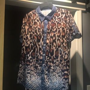 Ladies shirt sleeved blouse